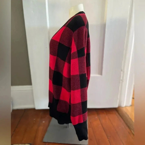 Tommy Bahama Buffalo Plaid Jewel Button Cardigan Red Black Sweater M - Picture 4 of 9